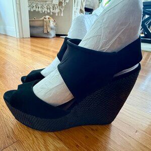 Donald J Pliner Platform Chunky Heels